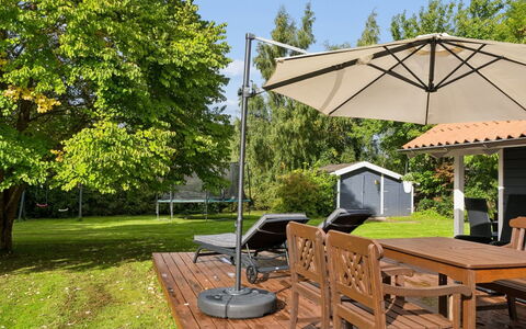 Elenor - 1.3Km from the Sea: Ombrello, Mobili Da Esterno, Mobilia, Shade, Tavolo Esterno, Sedia, Giardino, Deck, Tempo Libero, Terrazza