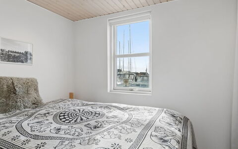 Ljubinka - 5M from the Sea: Parete, Legna, Camera Da Letto, Soffitto, Interior Design, Pavimento, Pavimentazione, Lenzuolo, Letto, Bedding