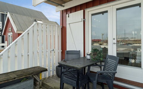 Ljubinka - 5M from the Sea: Legna, Porta, Latifoglie, Sedia, Color Legno, Shade, Balcone, Plank, Deck, Illuminazione Diurna