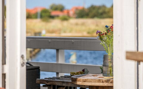 Ljubinka - 5M from the Sea: Legna, Mobili Da Esterno, Sedia, Latifoglie, Shade, Balcone, Color Legno, Tavolo Esterno, Eco Hotel, Deck