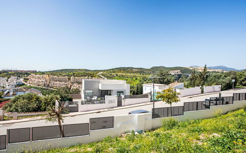Habitat Valle Romano: Cielo, Giorno, Architettura, Zona Residenziale, Urban Design, Materiale Composito, Pendenza, Calcestruzzo, Sobborgo, Shade