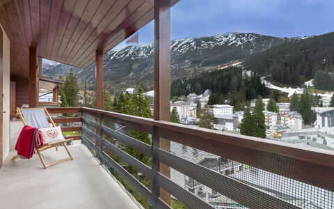 La Marmotta: Balcone, Appartamento, Corrimano, Portico, Color Legno, Latifoglie, Alpi, Illuminazione Diurna, Deck