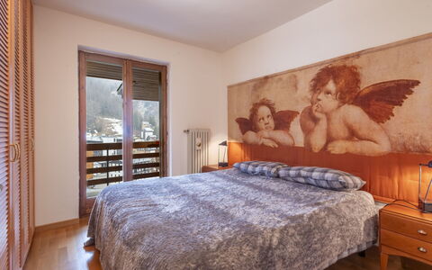 La Marmotta: Legna, Interior Design, Camera, Letto, Pavimento, Camera Da Letto, Mobilia, Pavimentazione, Soffitto, Cornice