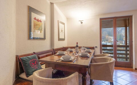 La Marmotta: Mobilia, Pavimentazione, Interior Design, Legna, Pavimento, Soffitto, Cucina & Sala Da Pranzo Tavolo, Camera, Tavolo, Sala Da Pranzo