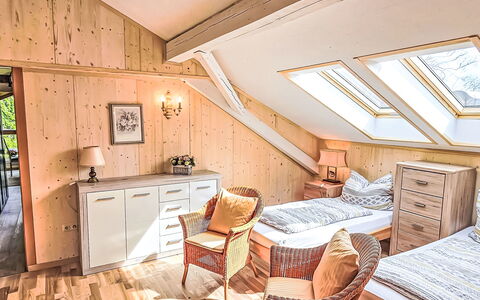 Apt. Luna: Mobilia, Interior Design, Camera Da Letto, Letto, Legna, Pavimento, Soffitto, Pavimentazione, Camera, Illuminazione