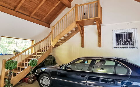 Luna: Legna, Le Scale, Pavimento, Latifoglie, Soffitto, Color Legno, Corrimano, Loft, Fascio, Colonna