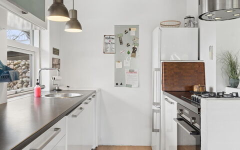 Sida - 1.5Km from the Sea: Mobilia, Legna, Interior Design, Pavimentazione, Pavimento, Sedia, Camera, Soffitto, Soggiorno, Appartamento