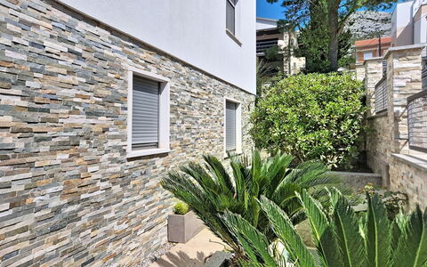 Starigrad-Paklenica 111: 