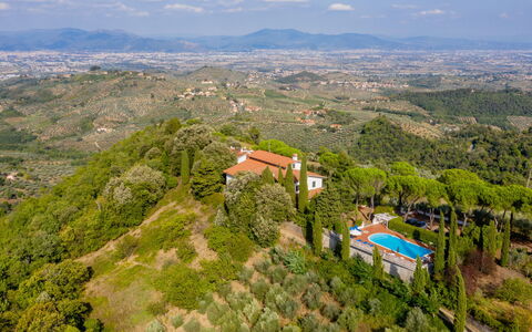 Colle Mediceo: Collina, Highland, Hill Station, Area Rurale, Visione Globale, Cresta, Piantagione, Chaparral, Paesino Di Montagna, Fotografia Aerea