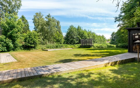 Goti - 400M from the Sea: Erba, Arbusto, Giardino, Lotto, Groundcover, Prato, Landscaping, Prato, Passerella, Parco
