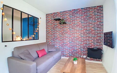 Le Maresol: Parete, Mobilia, Interior Design, Brick, Pavimentazione, Divano, Camera, Pavimento, Soggiorno, Appartamento