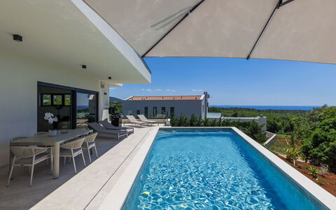 Florinda: Blu, Piscina, Shade, Estate, Landscaping, Ricorrere, Villa, Piastrella, Eco Hotel, Mobili Da Esterno