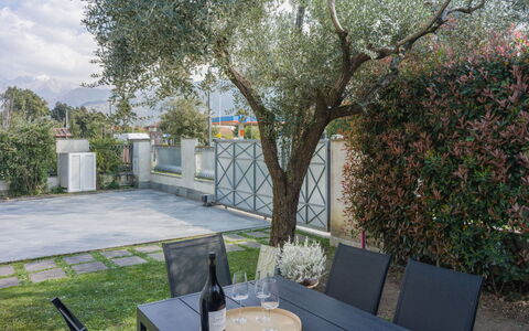 Casa a Un Passo dal Mare: Appartamento, Urban Design, Condominio, Calcestruzzo, Balcone, Illuminazione Diurna, Gesso