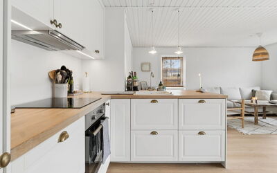 Maksimilian - 300M from the Sea