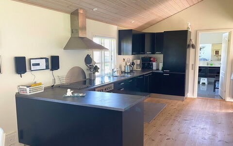 Annelouise - 180M to the Fjord: Mobilia, Legna, Interior Design, Pavimentazione, Pavimento, Sedia, Camera, Soffitto, Soggiorno, Appartamento