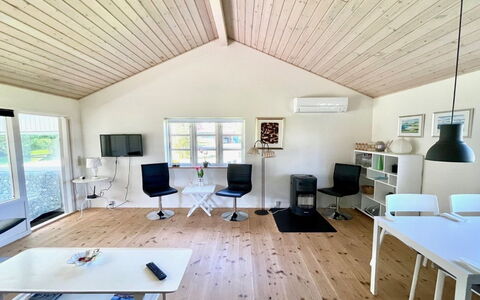 Annelouise - 180M to the Fjord: Mobilia, Legna, Interior Design, Pavimentazione, Pavimento, Sedia, Camera, Soffitto, Soggiorno, Appartamento
