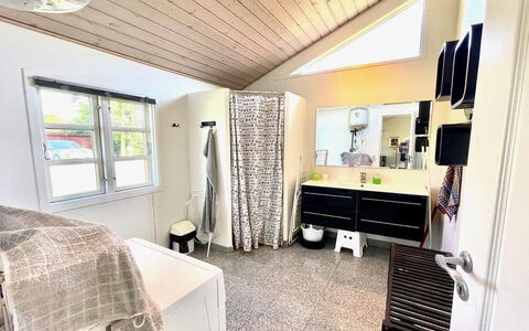 Annelouise - 180M to the Fjord: Mobilia, Legna, Interior Design, Pavimentazione, Pavimento, Sedia, Camera, Soffitto, Soggiorno, Appartamento