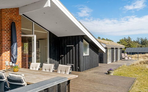 Steinunn - 600M from the Sea: Mobilia, Legna, Interior Design, Pavimentazione, Pavimento, Sedia, Camera, Soffitto, Soggiorno, Appartamento