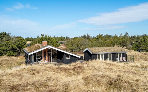 Steinunn - 600M from the Sea: Mobilia, Legna, Interior Design, Pavimentazione, Pavimento, Sedia, Camera, Soffitto, Soggiorno, Appartamento