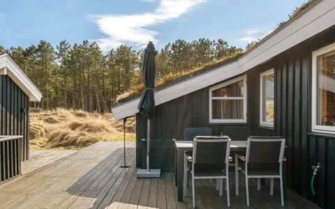 Steinunn - 600M from the Sea: Mobilia, Legna, Interior Design, Pavimentazione, Pavimento, Sedia, Camera, Soffitto, Soggiorno, Appartamento