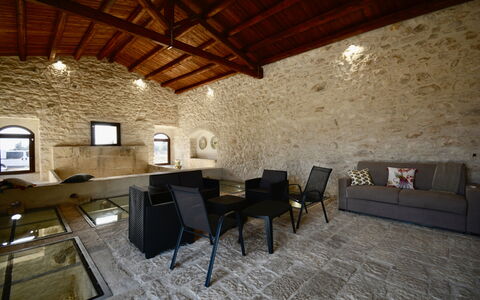 Villa Palmento by Geco Vacation Rentals: Parete, Pavimentazione, Architettura, Soffitto, Mobilia, Pavimento, Interior Design, Muro ​​Di Pietra, Sedia