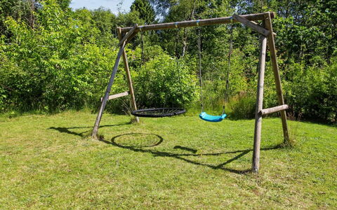Jalina - 30Km from the Sea: Erba, Attrezzatura Giochi All'Aperto, Swing, Terreno Di Gioco, Giardino, Shade, Prato, Tempo Libero, Parco, Backyard
