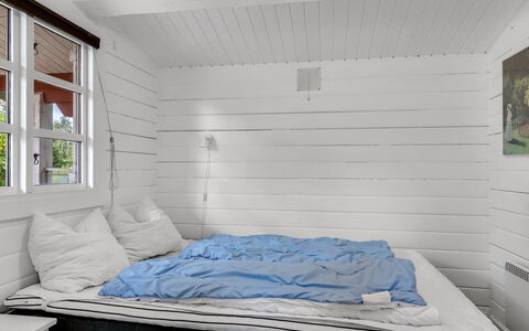 Jalina - 30Km from the Sea: Legna, Pavimento, Pavimentazione, Interior Design, Soffitto, Casa, Camera Da Letto, Camera, Pavimento In Legno, Letto