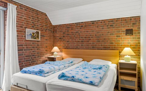 Ullamaj - 700M from the Sea: Camera Da Letto, Letto, Bedding, Lenzuolo, Mobilia, Telaio Del Letto, Interior Design, Biancheria, Cuscino, Brick