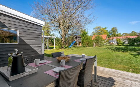 Niels - 1.3Km from the Sea: Casa, Shade, Villetta, Portico, Raccordo, Mobili Da Esterno, Latifoglie, Giardino, Prato, Deck