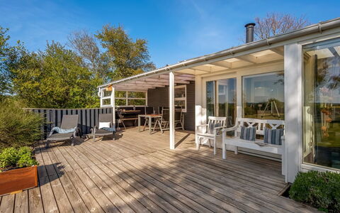 Niels - 1.3Km from the Sea: Legna, Portico, Casa, Porta, Latifoglie, Pavimento In Legno, Deck, Materiale Composito, Shade, Plank
