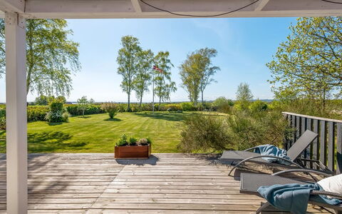 Niels - 1.3Km from the Sea: Giardino, Arbusto, Lotto, Shade, Mobili Da Esterno, Sedia, Deck, Landscaping, Eco Hotel