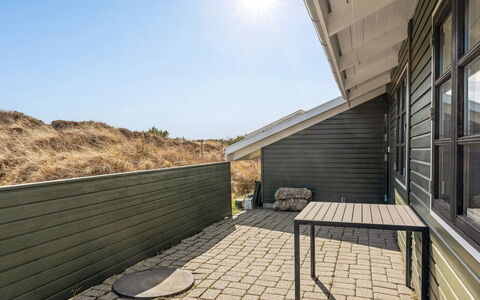 Eida - 400M from the Sea: Mobilia, Interior Design, Legna, Soffitto, Pavimentazione, Pavimento, Pavimento In Legno, Cucina & Sala Da Pranzo Tavolo, Tavolo, Lampada