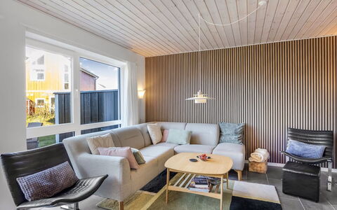 Annakarin - 1.2Km from the Sea: Interior Design, Pavimentazione, Parete, Mobilia, Legna, Pavimento, Soffitto, Divano, Soggiorno, Casa