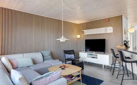 Annakarin - 1.2Km from the Sea: Interior Design, Mobilia, Parete, Pavimentazione, Soffitto, Legna, Lampada, Pavimento, Illuminazione, Soggiorno