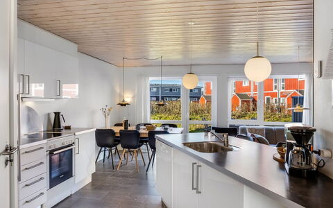 Annakarin - 1.2Km from the Sea: Interior Design, Controsoffitto, Cucina, Soffitto, Legna, Lampada, Pavimentazione, Mobilia, Illuminazione, Elettrodomestico Da Cucina