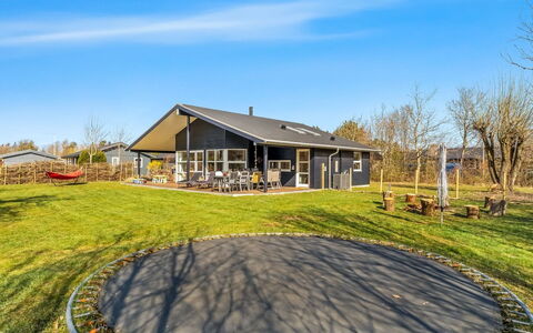 Nanook - 750M to the Fjord: Mobilia, Legna, Interior Design, Pavimentazione, Pavimento, Sedia, Camera, Soffitto, Soggiorno, Appartamento