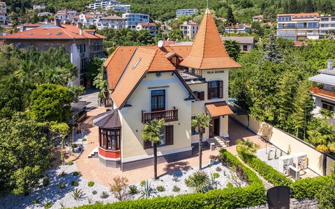 Apartment Noa Opatjia: Costruzione, Finestra, Casa, Casa, Zona Residenziale, Facciata, Tetto, Architettura, Estate, Balcone