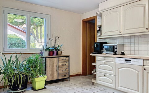 Le Mas Chablais: Legna, Cabinetry, Mobilia, Pavimentazione, Interior Design, Cucina, Controsoffitto, Pavimento, Cassetto, Elettrodomestico Da Cucina
