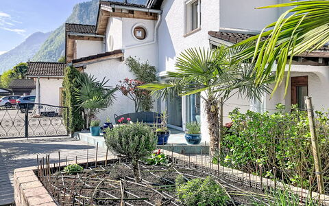 Le Mas Chablais: Casa, Casa, Giardino, Villetta, Cortile, Landscaping, Vaso Di Fiori, Pianta Della Casa, Backyard