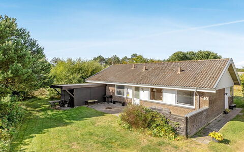 Mikkelina - 1.7Km from the Sea: Costruzione, Casa, Finestra, Casa, Tetto, Zona Residenziale, Arbusto, Villetta, Lotto