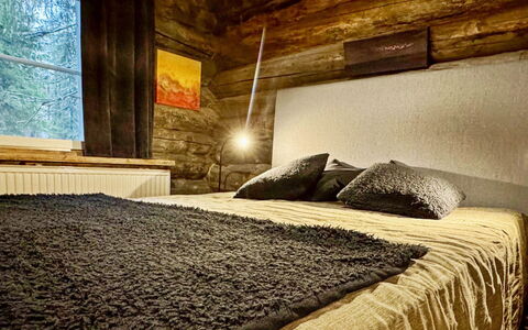 Rukan Kivikelo: Camera Da Letto, Legna, Letto, Lenzuolo, Bedding, Interior Design, Pavimentazione, Pavimento, Soffitto, Illuminazione