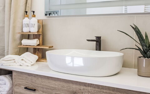 Terrazza Segreta: Bagno, Idraulico Fixture, Interior Design, Lavandino Del Bagno, Lavello, Controsoffitto, Mobiletto Del Bagno, Pavimentazione, Rubinetto, Specchio