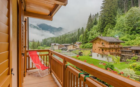 Malè 100: Color Legno, Latifoglie, Eco Hotel, Larice, Vernice, Pavimento In Legno, Balcone, Log Cabin, Legname