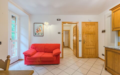 Malè 100: Interior Design, Camera, Appartamento, Soffitto, Soggiorno, Cornice, Divano