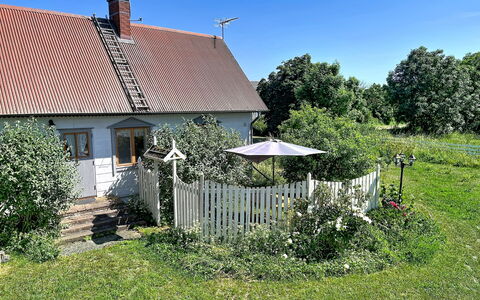 Melösa: Costruzione, Casa, Arbusto, Villetta, Tetto, Giardino, Zona Residenziale, Casa, Recinzione
