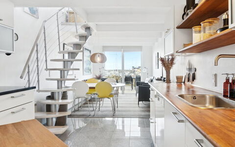 Pejo - 10M from the Sea: Cucina, Pavimentazione, Interior Design, Mobilia, Controsoffitto, Elettrodomestico Da Cucina, Pavimento, Appartamento, Apparecchio Major, Soffitto