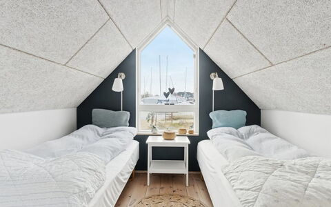 Pejo - 10M from the Sea: Pavimentazione, Pavimento, Soffitto, Camera Da Letto, Attico, Illuminazione Diurna, Design, Bedding, Pavimento In Legno, Letto