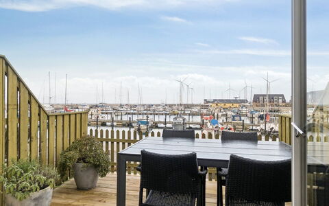 Pejo - 10M from the Sea: Mobilia, Pavimento, Sedia, Deck, Shade, Latifoglie, Pavimento In Legno, Mobili Da Esterno, Balcone, Color Legno