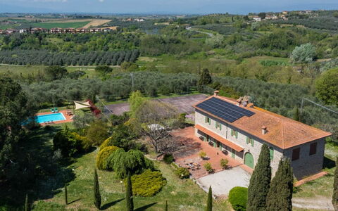 Il Leccio, Vinci, Private Pool and Tennis: Estate, Hacienda, Piantagione, Villa, Cibo, Agriturismo