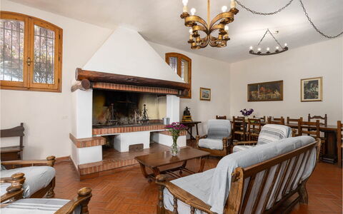 Il Leccio, Vinci, Private Pool and Tennis: Mobilia, Interior Design, Pavimentazione, Legna, Soffitto, Camera, Pavimento, Soggiorno, Tavolo, Illuminazione
